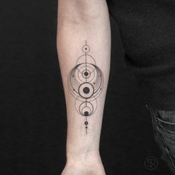 geometric fineline tattoo